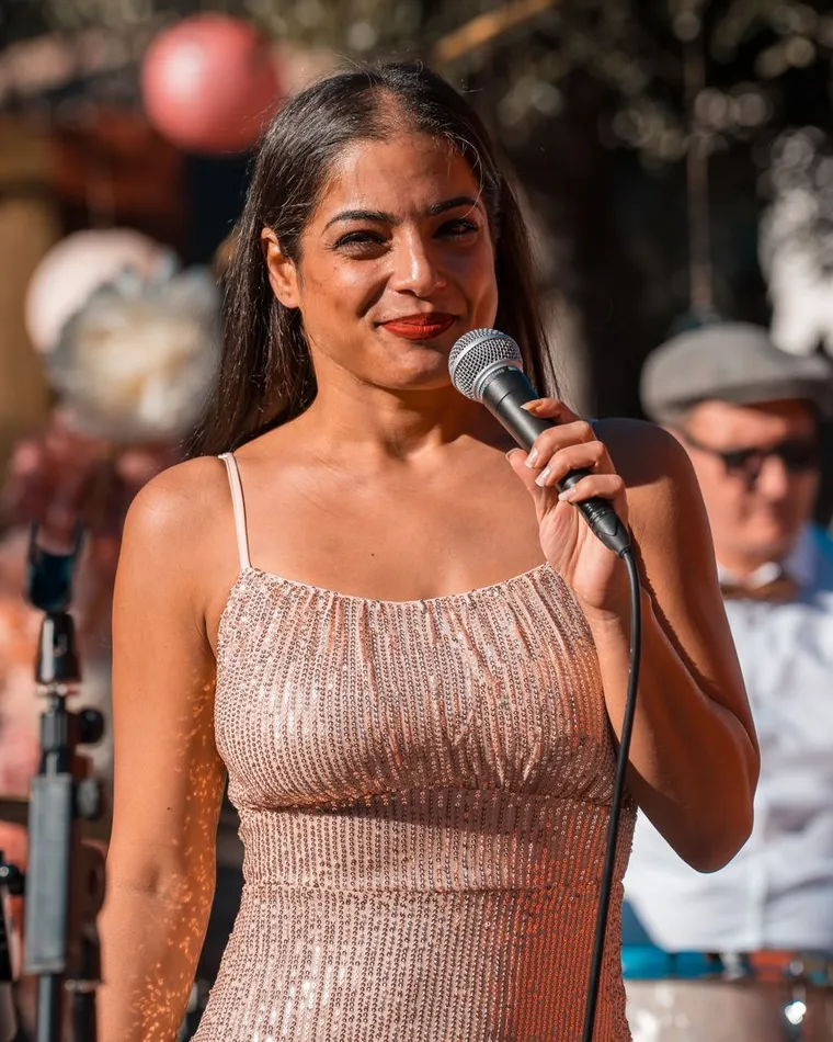 Sima, chanteuse
